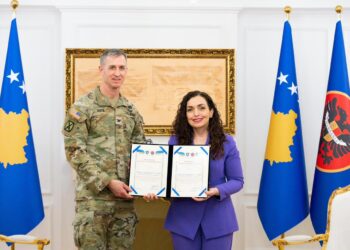 Presidentja Osmani priti komandantin në largim dhe komandantin e ri të Komandës Rajonale Lindje të KFOR-it amerikan