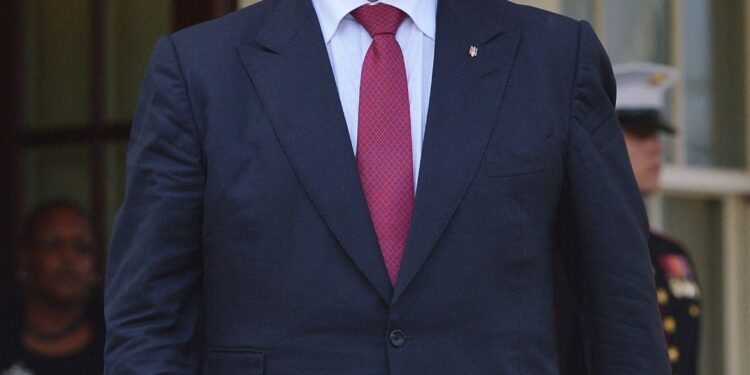 Petro Poroshenko: “Mos i besoni kurrë Putinit – ai është oficer i KGB-së”