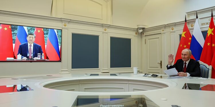 Xi Jinping dhe Vladimir Putin diskutojnë lidhjet në rritje dhe krizat globale në videokonferencë