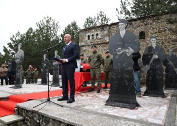 Haradinaj kujton dëshmorin Agron Gjocaj: Lavdia e tij do të mbetet e përjetshme