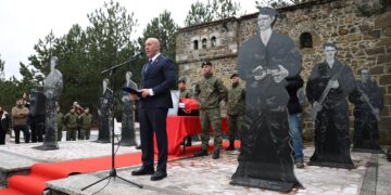 Haradinaj kujton dëshmorin Agron Gjocaj: Lavdia e tij do të mbetet e përjetshme