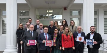 Universiteti “Haxhi Zeka” mbështet vlerat kombëtare dhe marshimin “Drejtësi, jo politikë”