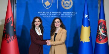 Osmani pret Spiropalin: Marrëdhëniet Kosovë-Shqipëri janë strategjike