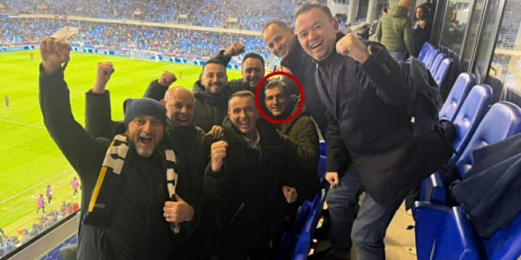 Kryeprokurori Gashi shfaqet krah Konjufcës e Pecit gjatë ndeshjes Sllovaki–Kosovë