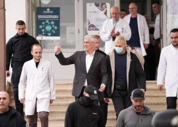 Një vit nga takimi i fundit i Thaçit me babanë e tij në spital: Në spital të thashë lamtumirë, nga Haga të them mirupafshim në parajsë!