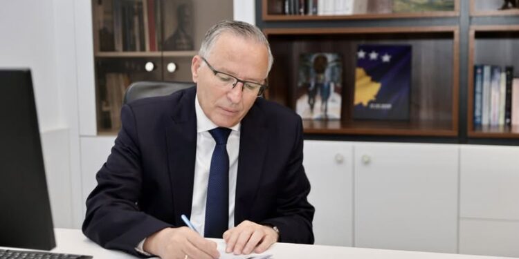 Hamza e nënshkruan peticionin kombëtar në mbështetje të ish-krerëve të UÇK-së