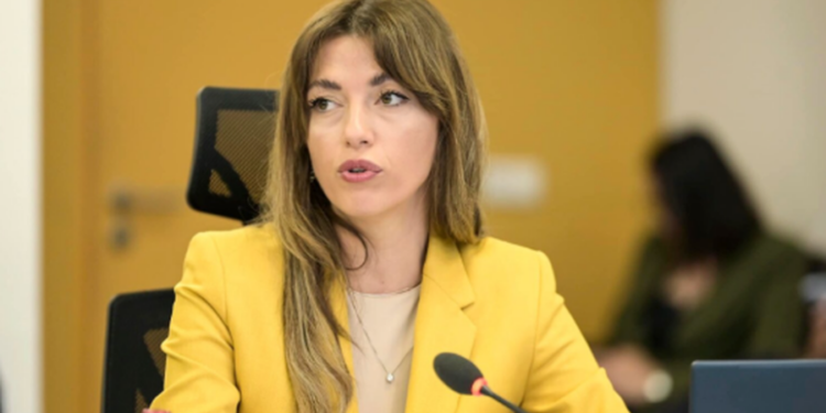 Albulena Haxhiu humb rastin në Kushtetuese, rrëzohet kërkesa për çështjen e presidentit