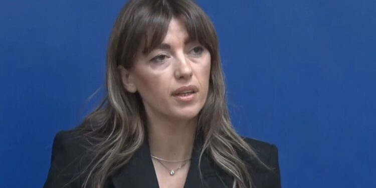 Haxhiu vazhdon të sillet si ministre e Drejtësisë, ende merret me Këshillin Prokurorial