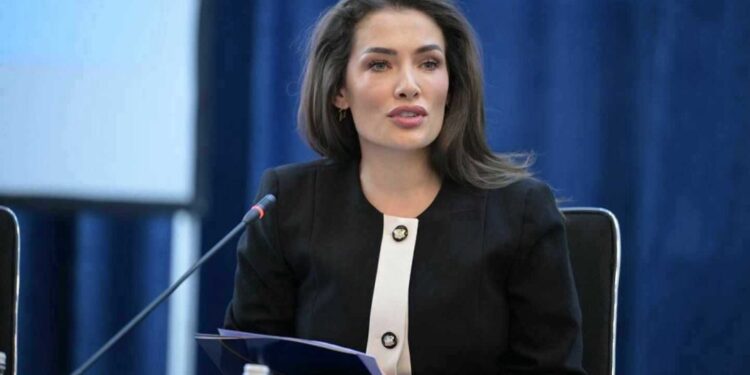 Musliu-Shoshi kritikon Kurtin dhe Osmanin: Kosova ka nevojë për mendje që bashkojnë, jo për pushtete që përplasen