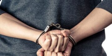 Arrestohet një i mitur për vjedhje të rëndë, dyshohet për të paktën 12 të tjera