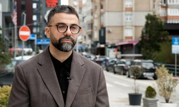 Behrami: Kurti s’gjeti konsensus me shqiptarët për Presidentin, me strukturat paralele serbe po