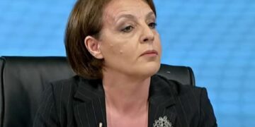 Deputeti i PDK-së i ashpër me Gërvallën: Largoji duart nga fotografia e Hashim Thaçit, shko merre dekoratën e Vuçiqit