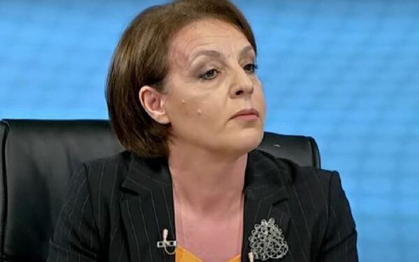 Deputeti i PDK-së i ashpër me Gërvallën: Largoji duart nga fotografia e Hashim Thaçit, shko merre dekoratën e Vuçiqit