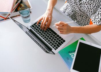 Si po e ndryshon freelancing-u jetën e të rinjve në Kosovë