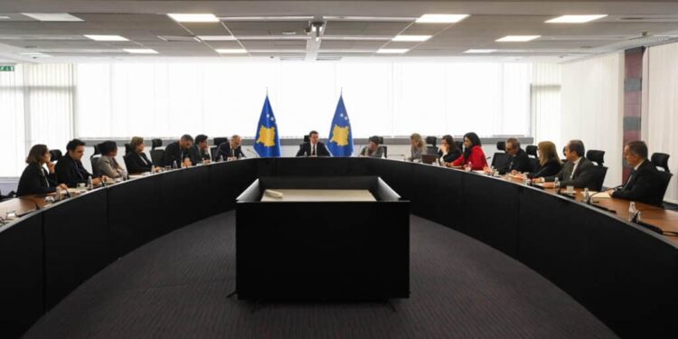 Kryeministri Kurti priti në takim Ekipin e Kombeve të Bashkuara në Kosovë
