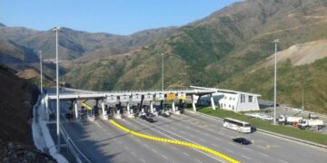 Tentoi t’i fuste “në të zezën” mbi 500 litra naftë nga Kosova në Shqipëri, arrestohet