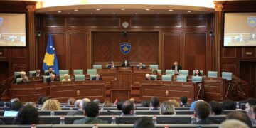 A do të vazhdojnë të paguhen deputetët pas vendimit të Gjykatës Kushtetuese për pezullimin e aktiviteteve të Kuvendit?
