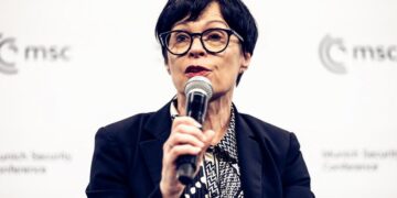 Kos vlerëson SPAK-un, reagon opozita: Përplasje për korrupsionin dhe çështjen “Balluku”