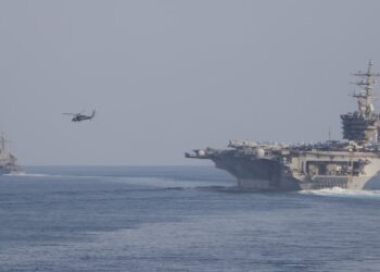 Londra i hap rrugë SHBA-së për sulme në Gjirin Persik, rritet prania ushtarake në Lindjen e Mesme