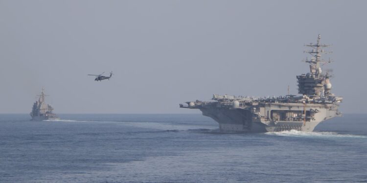 Londra i hap rrugë SHBA-së për sulme në Gjirin Persik, rritet prania ushtarake në Lindjen e Mesme