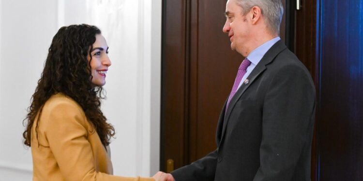 Zhvillimet e fundit politike në vend, ambasadori britanik i shkon në zyre Osmanit