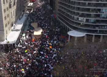 “Pa Mbretër” – protesta masive kundër Trump për luftën në Iran dhe krizën e jetesës