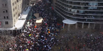 “Pa Mbretër” – protesta masive kundër Trump për luftën në Iran dhe krizën e jetesës