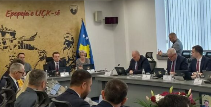 Ndryshim institucional: Qeveria transferon Zyrën e kategorive të luftës në ministri