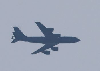 Rrëzohet një avion amerikan furnizimi KC-135 në Irak gjatë operacionit kundër Iranit, nis operacioni i shpëtimit