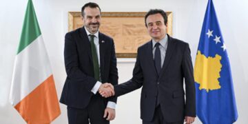 Kryeministri Kurti priti në takim ambasadorin jorezident të Irlandës për Kosovën, Almqvist