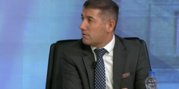 Avokati Smakiqi: Osmani duhet të shpallë zgjedhjet deri më 5 prill, ose Haxhiu pastaj mund t’ia anulojë dekretin