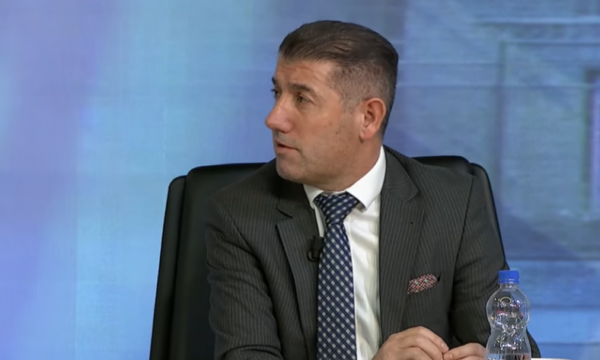 Avokati Smakiqi: Osmani duhet të shpallë zgjedhjet deri më 5 prill, ose Haxhiu pastaj mund t’ia anulojë dekretin