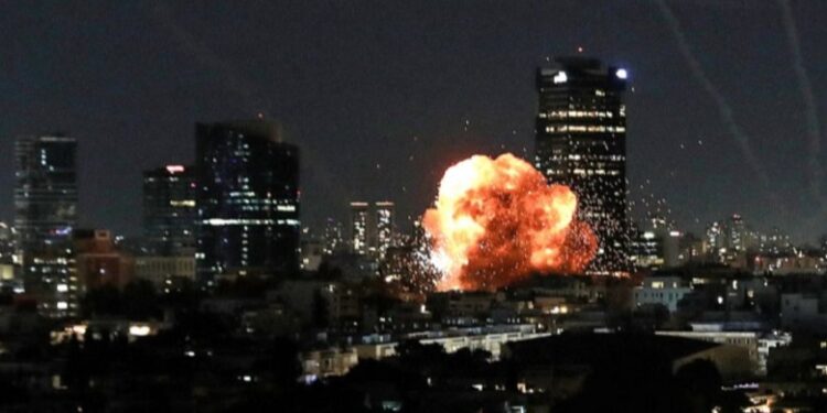 Reuters: Irani ashpërson qëndrimin, kërkon lëshime të mëdha nga SHBA në negociata