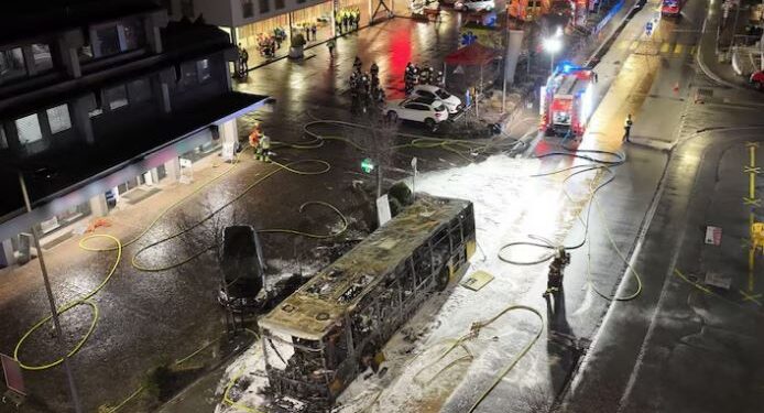 Gjashtë të vdekur: Pamje të autobusit duke u djegur në Zvicër, dikush bërtet në gjuhën shqipe “o e ka djeg vetën”