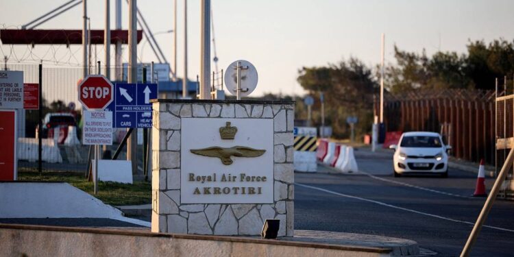 Droni iranian godet bazën ajrore britanike në Qipro