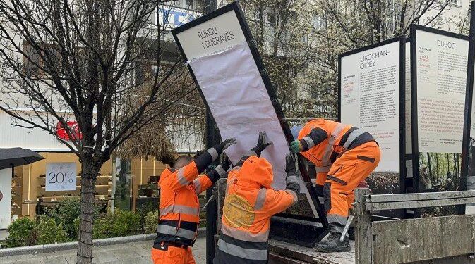 Reagim i ashpër për ekspozitën në Prishtinë: “Pasaktësi serioze për Masakrën e Dubravës”