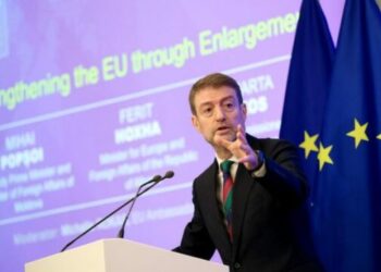 Hoxha për deklaratat e Vuçiqit për luftë ndaj Serbisë: Të bëhet dallim i mesazheve që synojnë audiencat vendase