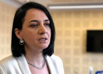 Vëllai i Fitore Pacollit: Vjosa Osmani është në orkestër me Vuçiqin, s’i konvenon Kurti kryeministër