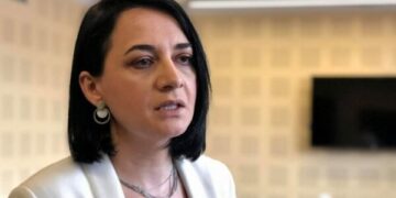 Vëllai i Fitore Pacollit: Vjosa Osmani është në orkestër me Vuçiqin, s’i konvenon Kurti kryeministër