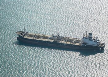 Irani godet bazat në rajon, kërcënon Netanyahun; Trump kërkon flotë ndërkombëtare në Hormuz