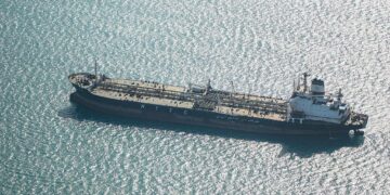 Irani godet bazat në rajon, kërcënon Netanyahun; Trump kërkon flotë ndërkombëtare në Hormuz