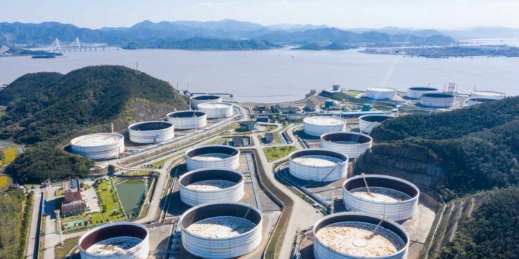 IEA liron rezervën më të madhe të naftës në histori për shkak të luftës në Lindjen e Mesme