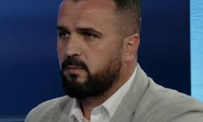 Ma vranë babanë për së dyti” – familjarët shpërthejnë ndaj pasaktësive në ekspozitën për masakrat.