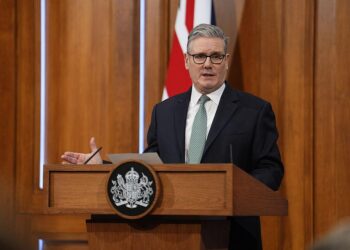 Starmer: Hapja e Ngushticës së Hormuzit nuk do të jetë e lehtë