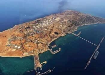 Paradoksi i naftës: Si po përfiton Irani financiarisht nga lufta, ndërsa SHBA rrit presionin ushtarak