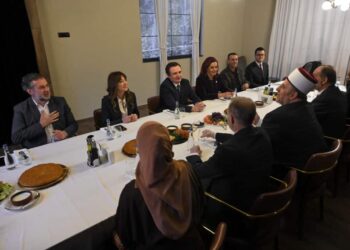 Kryeministri Kurti shtroi iftar për myftiun Tërnava