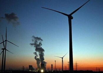 Mbyllja e Hormuzit mund të bllokojë 200 milionë fuçi naftë, SHBA dhe Kina përballen për ndikimin mbi Iranin