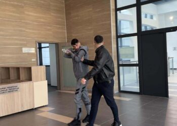 Një muaj paraburgim për Mossin dhe dy të tjerët për sulmin ndaj Burim Pacollit