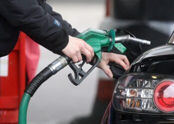 TRONDITËSE: Qeveria mund ta ulë naftën në 1.35€, por nuk po vepron.