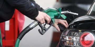 TRONDITËSE: Qeveria mund ta ulë naftën në 1.35€, por nuk po vepron.